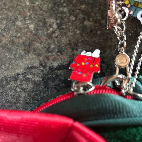 Harveys Peanuts Convertible  Crossbody / Snoopy Wreath - Picture 7 of 10